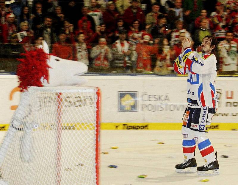 Oslavy pardubických hokejistů po druhém vítězném finálovém utkání