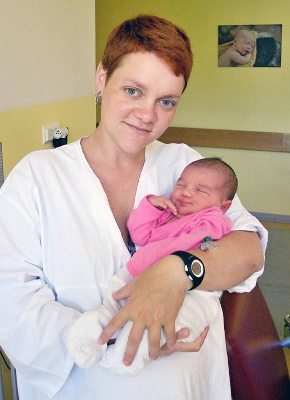 DIANA TUČKOVÁ se narodila 25. května v 15 hodin a 58 minut. Měřila 52 centimetrů a vážila 4000 gramů. Maminku Danu u porodu podpořil tatínek David, doma v Bezděkově na ně čeká dvacetiměsíční Eliška.