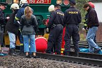 Devětadvacetiletý muž podle strojvedoucího pod vlak skočil