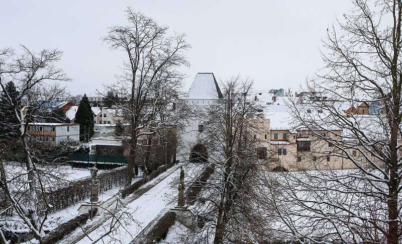 Pohled ze zámeckých valů. Krásné výhledy na zámek i na město.