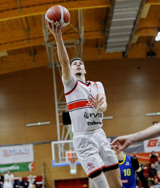 O čtrnáctou výhru v sezoně se porvou basketbalisté Pardubic s Ústím nad Labem.