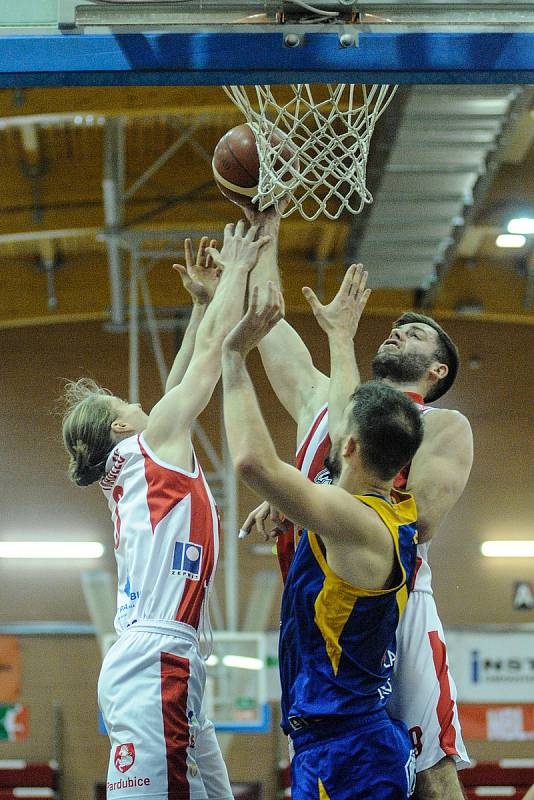 Kooperativa NBL: BK JIP Pardubice - BK Opava.