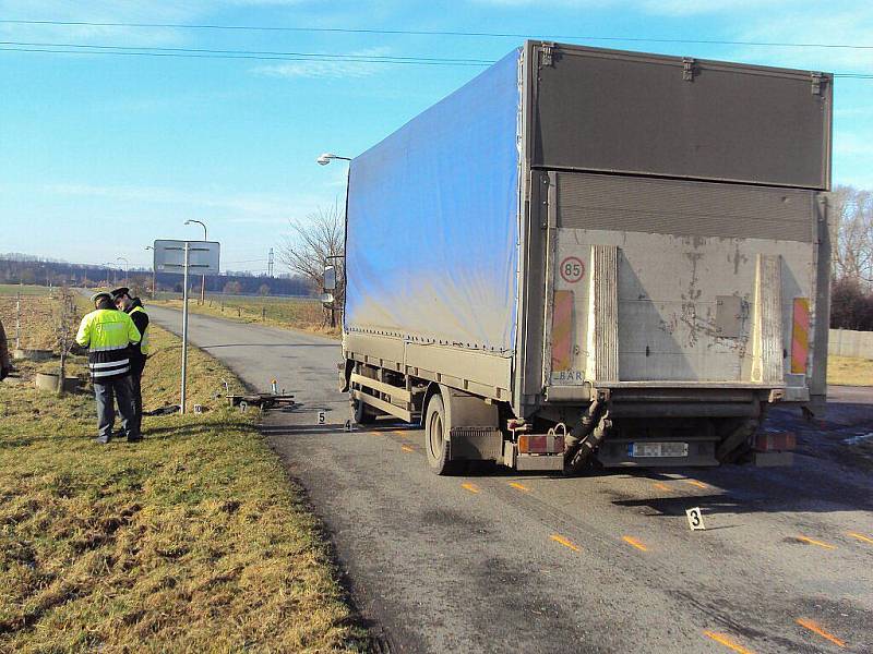 Střet s nákladním vozidlem nepřežil 78letý cyklista 