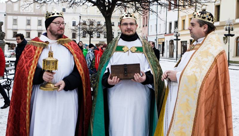 Tříkrálová sbírka byla slavnostně zahájena v Pardubicích na Pernštýnském náměstí. 