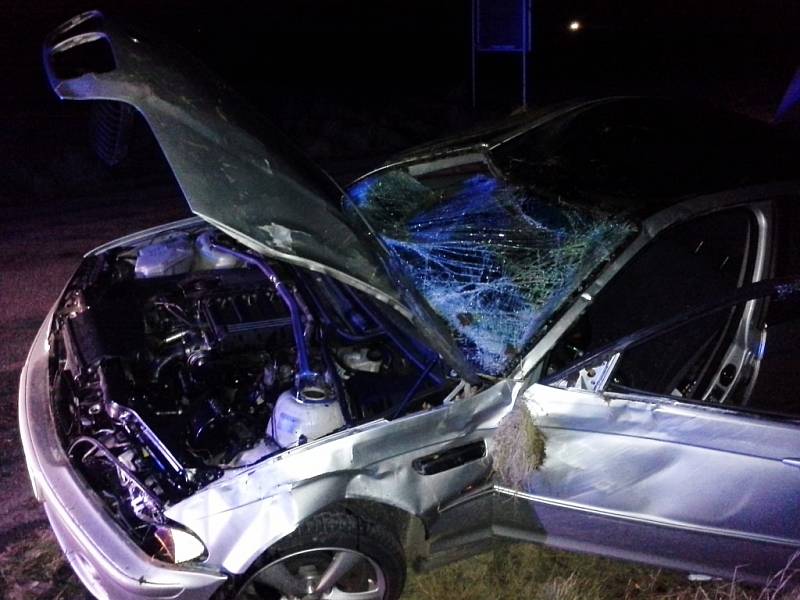 Nehoda u Choltic skončila zraněním řidiče.