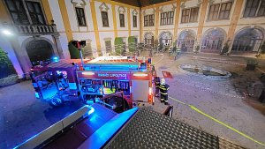 Do hudebního klubu v Zámku Cholticích se v úterý 5. října ve večerních hodinách sjely hasiči. Plameny pohltily místnost s kapacitou 265 osob. Na místo se sjelo celkem 9 jednotek požární ochrany.