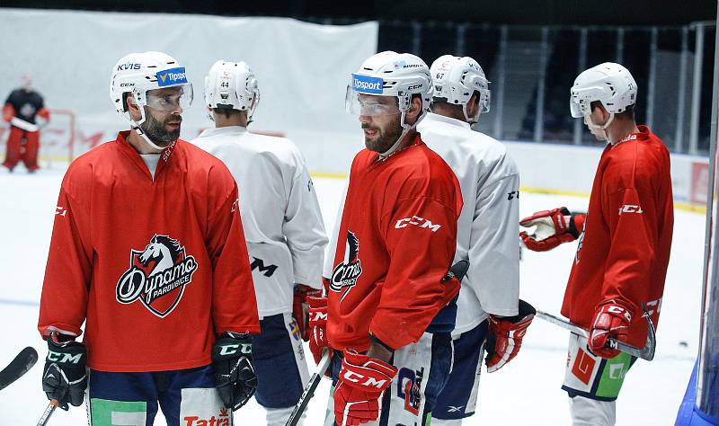 První trénink hráčů HC Dynamo na ledě v pardubické enteria areně.