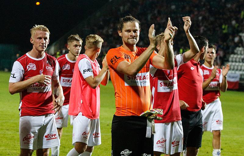 Fotbalové utkání Fortuna ligy mezi FK Pardubice (v červenobílém) a SK Slavia Praha ( v černém) na Městském stadionu Ďolíček v Praze.