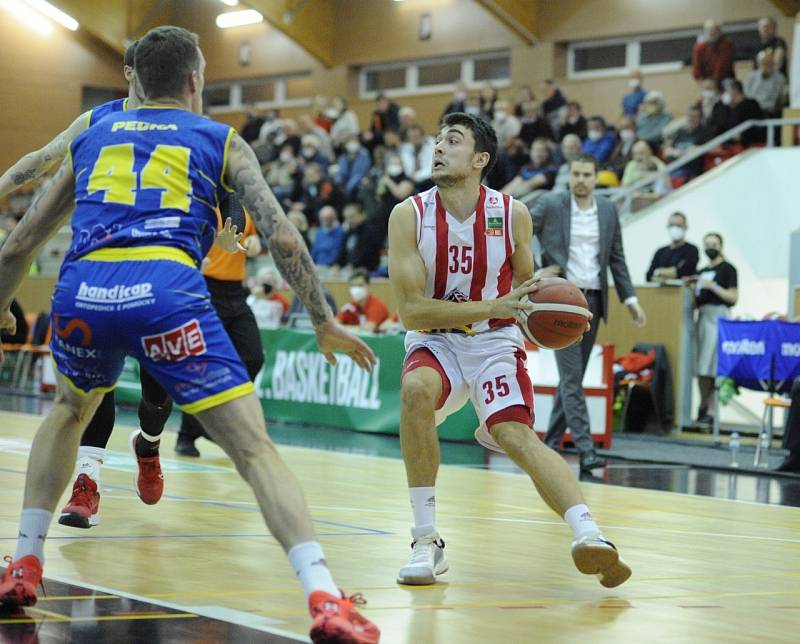 Pardubičtí basketbalisté doma padli s Ústím nad Labem (76:80).