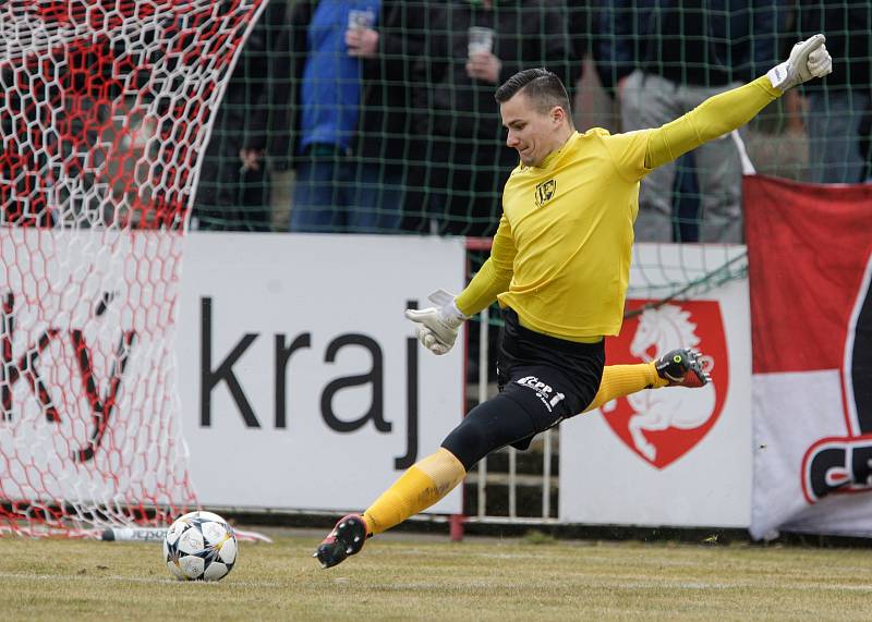 Brankář Milan Knobloch (FK Pardubice).