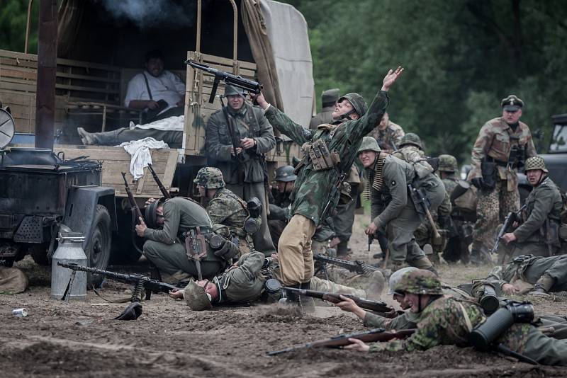 Devátý ročník show ve vojenském stylu - Tank Power v areálu přeloučského tankodromu.