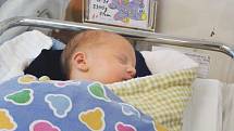 Jakub Bína se narodil první letošní den v 17:21. Měřil 51 centimetrů a vážil 3340 gramů. Narodil se jako třetí letošní dítko v pardubické porodnici. Jakubova rodina je z Jedousova.