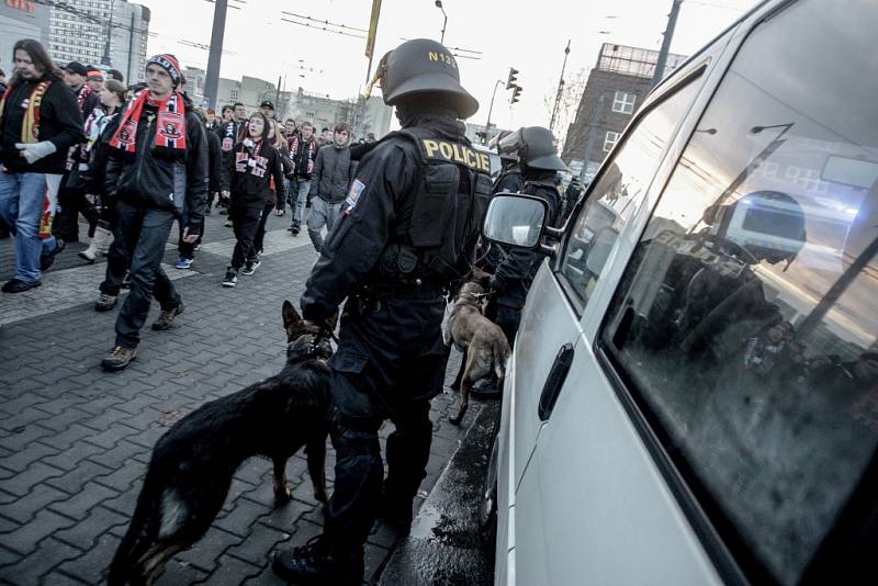 Derby Pardubice vs. Hradec. Policisté tentokrát příliš práce neměli.