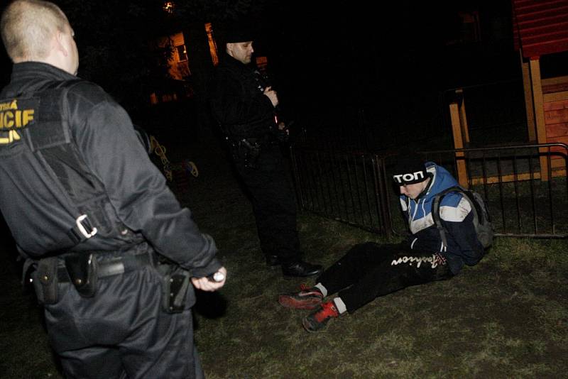 Zadržení pachatele při vloupání do mateřské školky ve Svítkově hlídkou Městské policie Pardubice.