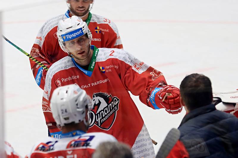 Generali Česká Cup: HC Kometa Brno (bílá) - HC Dynamo Pardubice (červená)