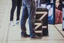 Kufříky s písmenem "Z" v pondělí ráno na pardubickém nádraží