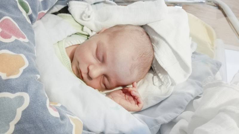 Mikuláš Herink se narodil v  pátek 11. listopadu. Měřil 54 centimetrů a vážil 3620 gramů. Maminku Alenu při porodu podpořil tatínek Stanislav a rodina je ze Starého Hradiště. 