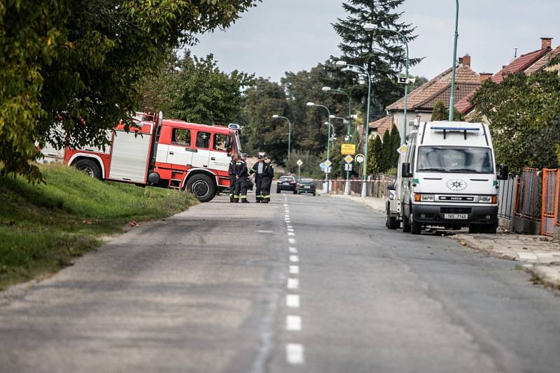 Oblast kolem domu, kde policisté výbušniny a chemikálie našli, musela být uzavřena. 