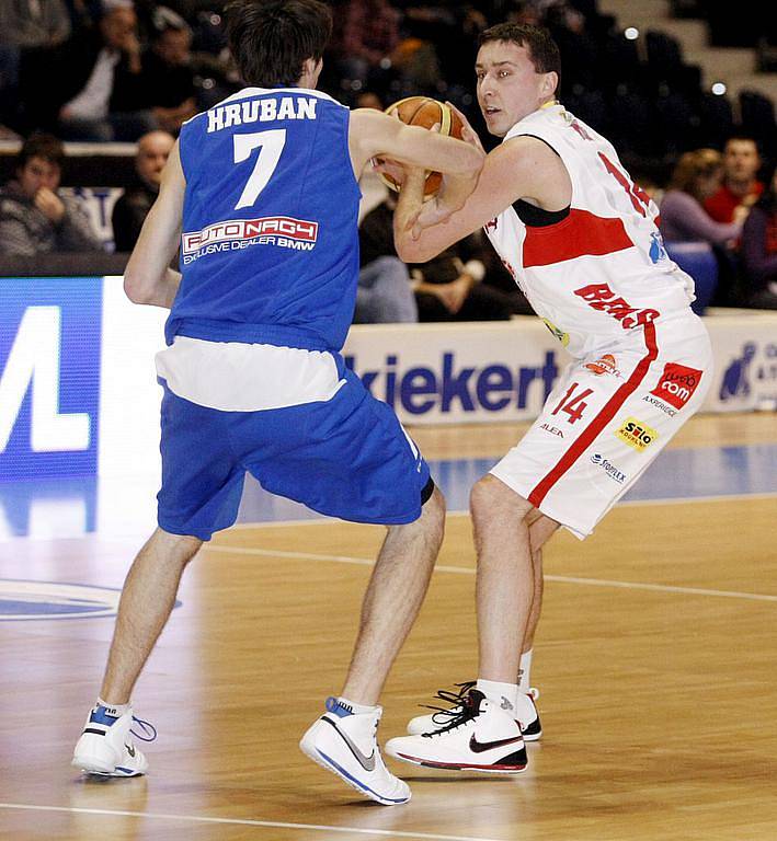 BK JIP Pardubice – USK Praha 87:60