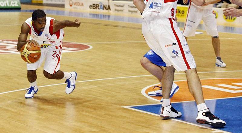 BK JIP Pardubice – USK Praha 87:60