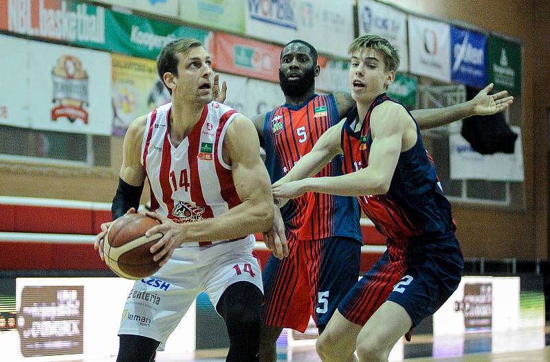 Kooperativa NBL: BK JIP Pardubice - Basket Brno.