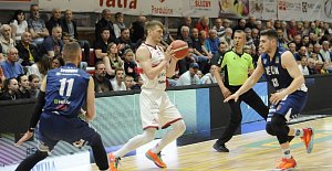 Pardubičtí basketbalisté ve třetím semifinále už Děčín porazili.