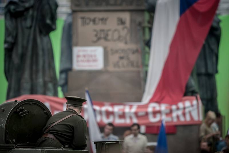 Srpnová okupace roku 1968 na Pernštýnském náměstí v Pardubicích. Režisér Robert Sedláček zde natáčel scény pro film Jan Palach. 