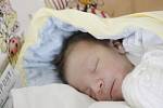 Samuel Slavík se narodil 21. března v 0:48 hodin. Měřil 49 centimetrů a vážil 3160 gramů. Maminku Alenu u porodu podpořil tatínek Dušan a rodina bude bydlet v Luži.