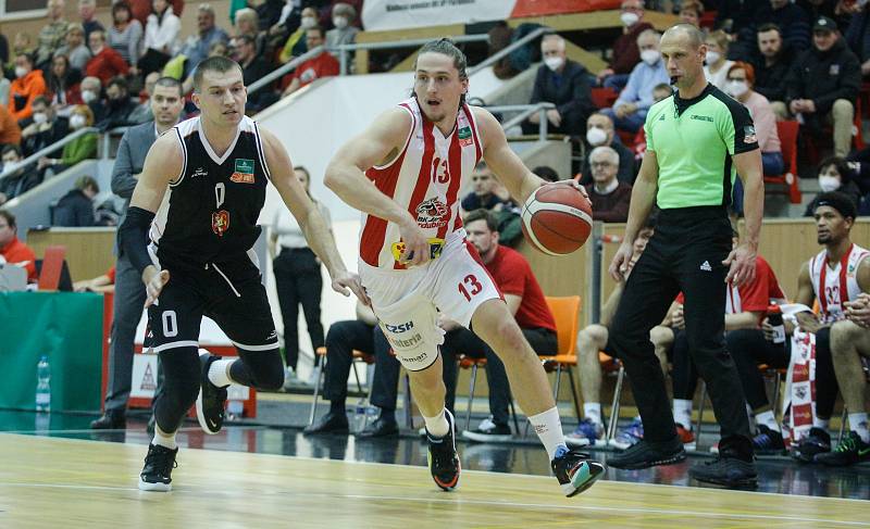 Pardubičtí basketbalisté doma poprvé v historii prohráli s Hradcem Králové.