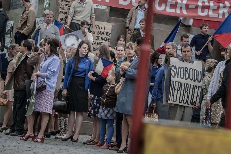 Srpnová okupace roku 1968 na Pernštýnském náměstí v Pardubicích. Režisér Robert Sedláček zde natáčel scény pro film Jan Palach. 