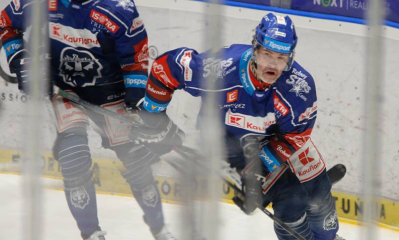 Hokejové utkání v ledním hokeji mezi HC Dynamo Pardubice B (v bíločerveném) a HC Rytíři Kladno enterie areně.