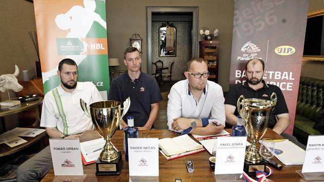 Z tiskové konference basketbalistů.