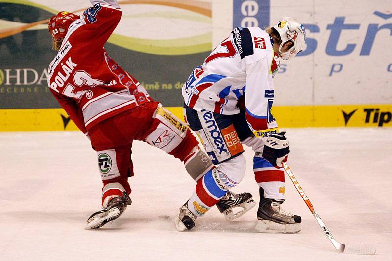 MOMENTKY z extraligového hokejového zápasu Pardubice - Třinec.