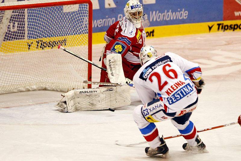 MOMENTKY z extraligového hokejového zápasu Pardubice - Třinec.