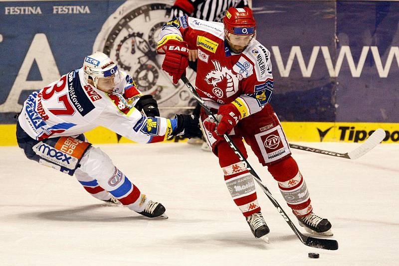 MOMENTKY z extraligového hokejového zápasu Pardubice - Třinec.