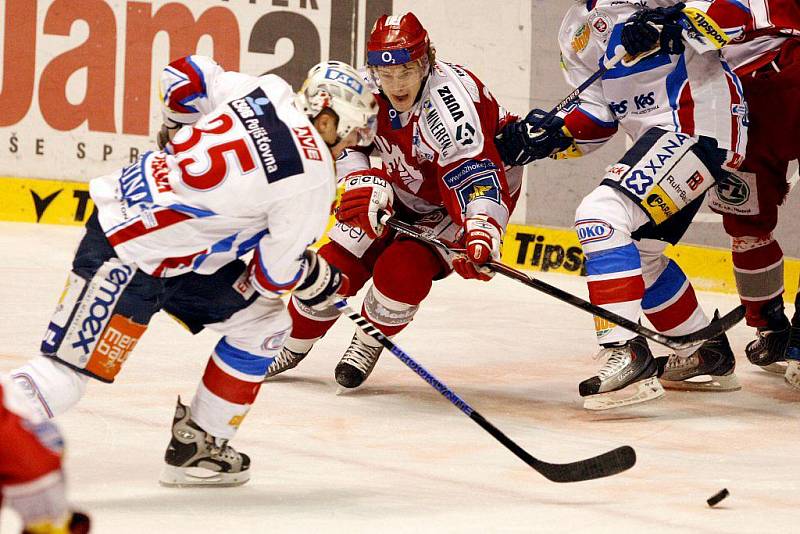 MOMENTKY z extraligového hokejového zápasu Pardubice - Třinec.