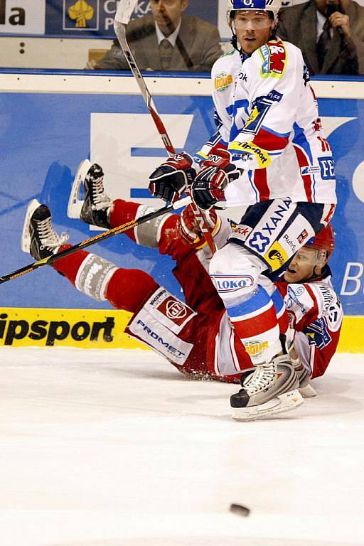 MOMENTKY z extraligového hokejového zápasu Pardubice - Třinec.