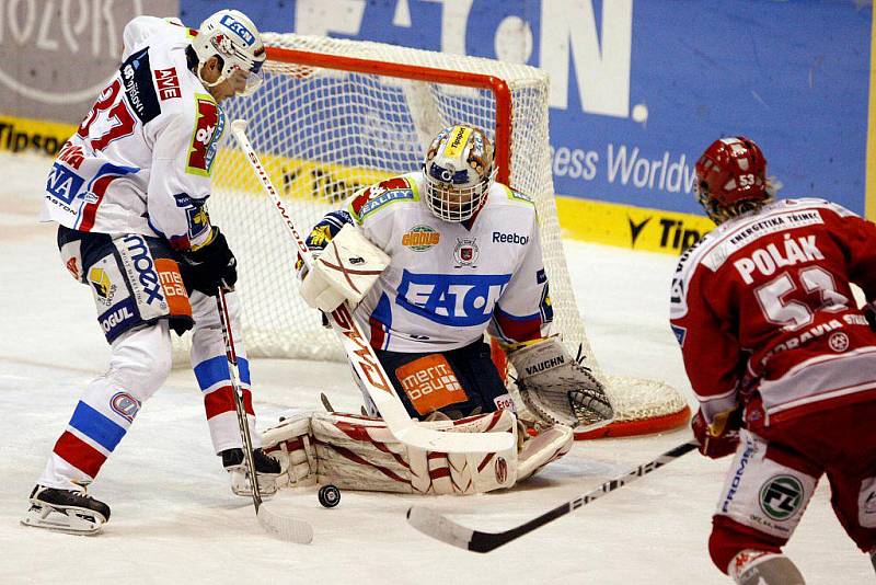 MOMENTKY z extraligového hokejového zápasu Pardubice - Třinec.