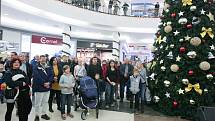 Autogramiáda fotografa a autora knihy Čarokraj Tomáše Kubelky v pardubickém Atrium Palace.