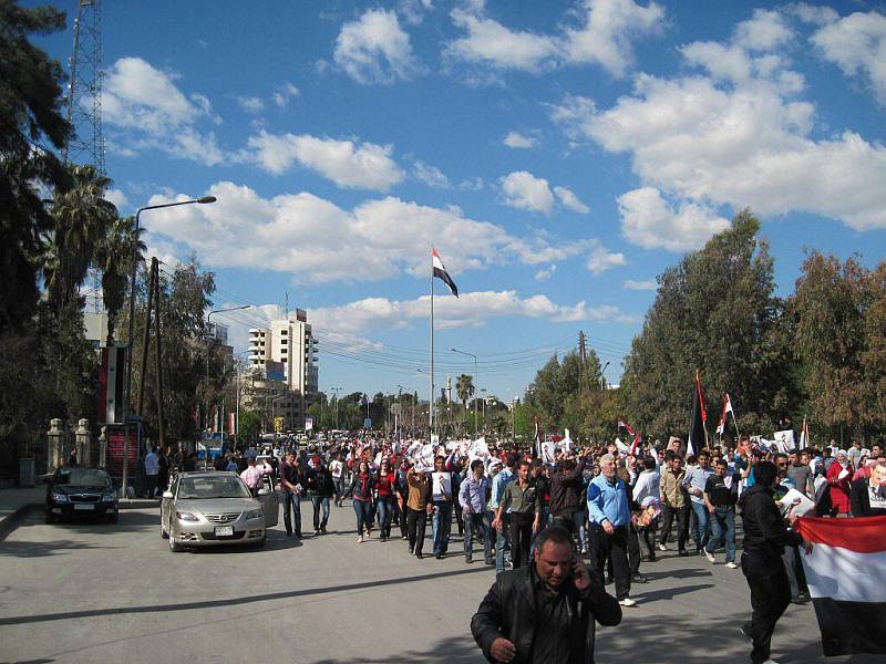 Provládní demonstrace v syrském Aleppu 