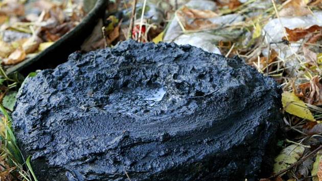 Nalezená protitanková mina v ulici Na Ležánkách. Narazil na ní bagr při opravách tamního mostku
