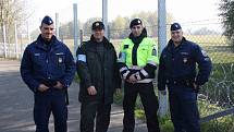 Letohradský policista Jan Tkačík na snímku s kolegy z Maďarska a Slovenska.