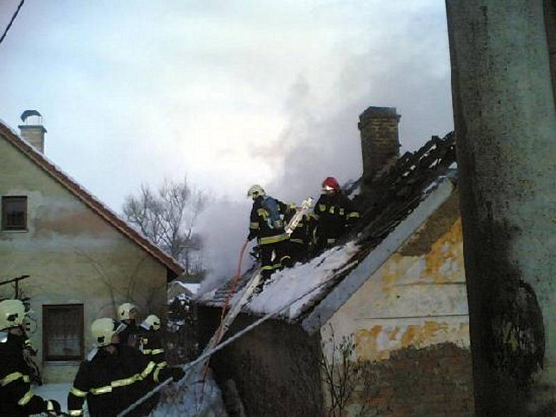 Zásah u požáru ve Svojšicích.