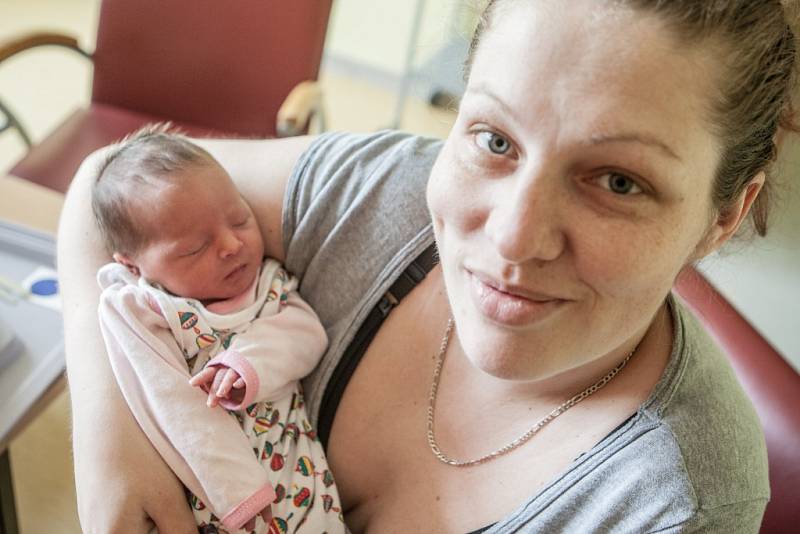 Kateřina Pérková se narodila 11. dubna ve  12:58 hodin. Měřila 47 centimetrů a vážila 2920  gramů. Maminku Terezu u porodu podpořil tatínek Marián. Doma v Kameničkách na sourozence čeká Patrik (4,5).