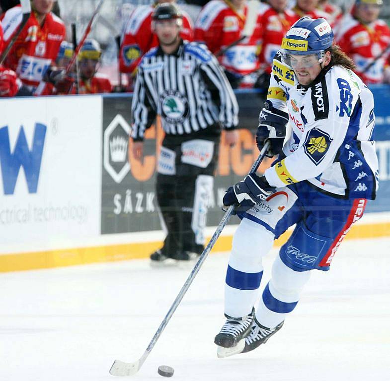 36. kolo hokejové Tipsport extraligy: Hokejisté HC Eaton Pardubice – HC Kometa Brno hráli pod širým nebem.