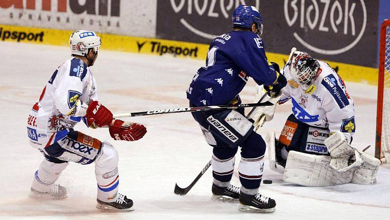 Hokejisté HC Eaton Pardubice prohráli ve třetím utkání semifinále play off s Vítkovicemi 0:3.