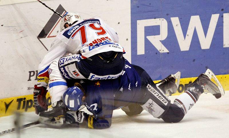 Hokejisté HC Eaton Pardubice prohráli ve třetím utkání semifinále play off s Vítkovicemi 0:3.