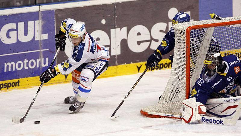 Hokejisté HC Eaton Pardubice prohráli ve třetím utkání semifinále play off s Vítkovicemi 0:3.