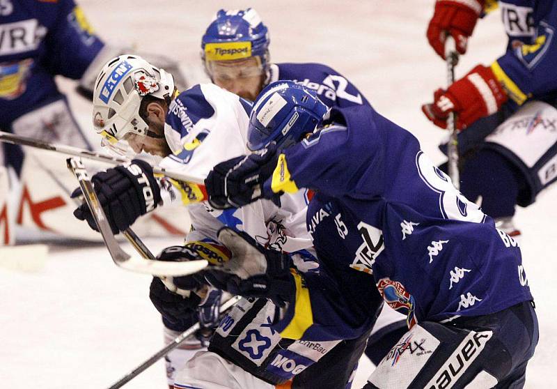 Hokejisté HC Eaton Pardubice prohráli ve třetím utkání semifinále play off s Vítkovicemi 0:3.