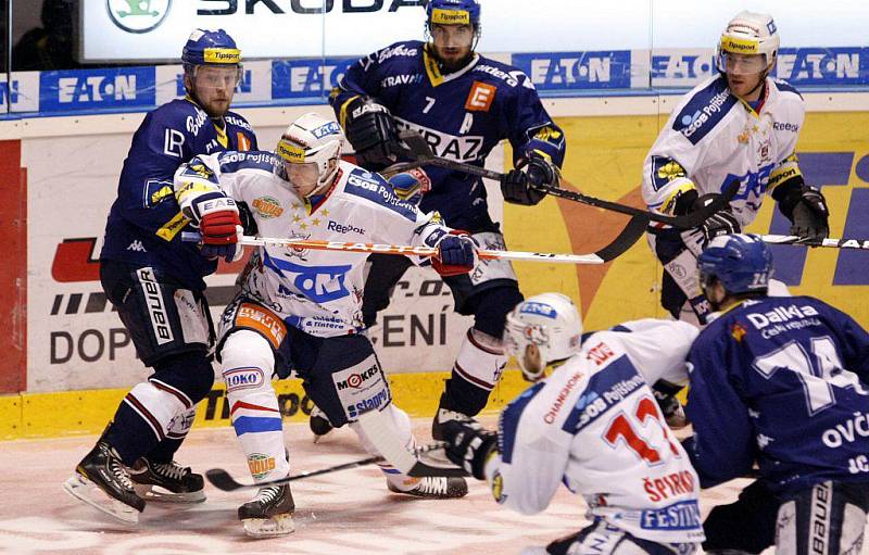 Hokejisté HC Eaton Pardubice prohráli ve třetím utkání semifinále play off s Vítkovicemi 0:3.